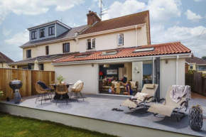 Littlefields - Stylish, Modern Cottage With Large Garden, Close To Beach